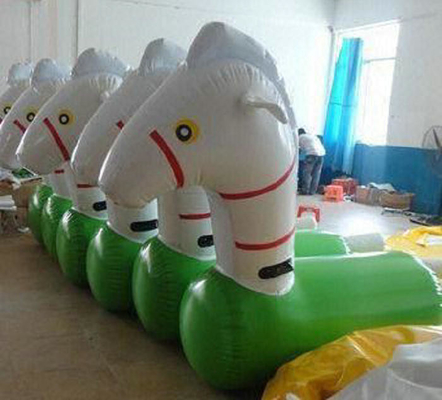Divertimento que joga a corrida de cavalos inflável de encerado seguro inflável do PVC dos brinquedos dos esportes