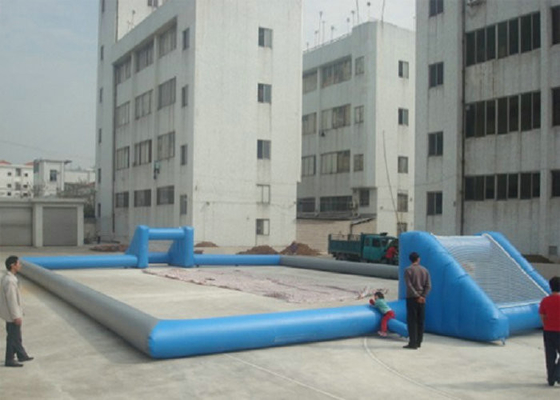 Os esportes infláveis interativos exteriores brincam o campo de jogos da arena do futebol do PVC de 0.55mm
