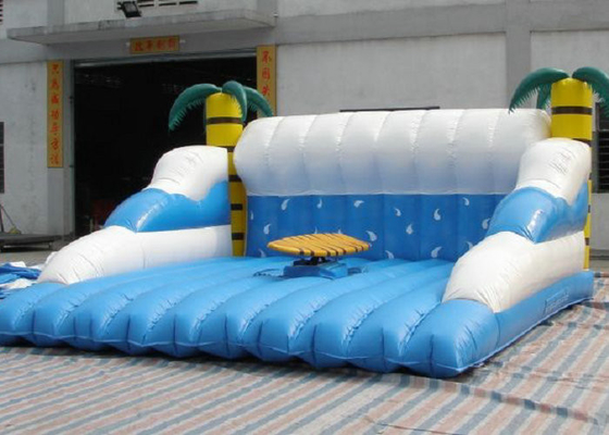 Os brinquedos infláveis divertidos dos esportes quadruplicam o simulador de costura da onda da ressaca