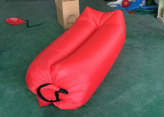 Impressão colorida facilmente levando do sofá-cama inflável para o descanso da praia