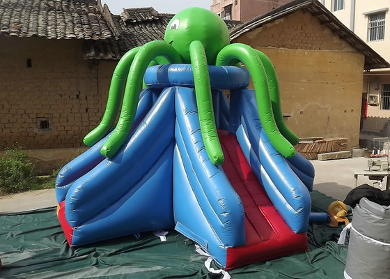 Tiras reforçadas da corrediça do polvo atração popular inflável gigante verde na junção
