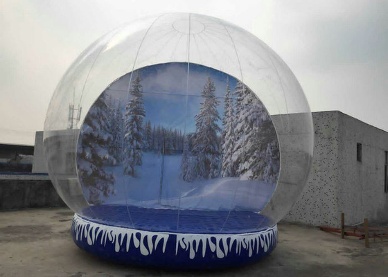 Divertimento que joga a jarda inflável, globo humano do globo da neve da neve que toma fotos para dentro