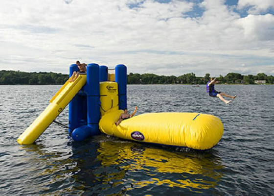 Brinquedos infláveis do lago safety alta, brinquedos da associação do divertimento com gota inflável da água