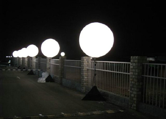 A decoração da noite ilumina acima o brilho alto de Inflatables para o banquete de casamento