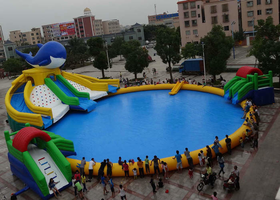 OEM inflável exterior do parque da água do PVC personalizado com corrediça de água da associação
