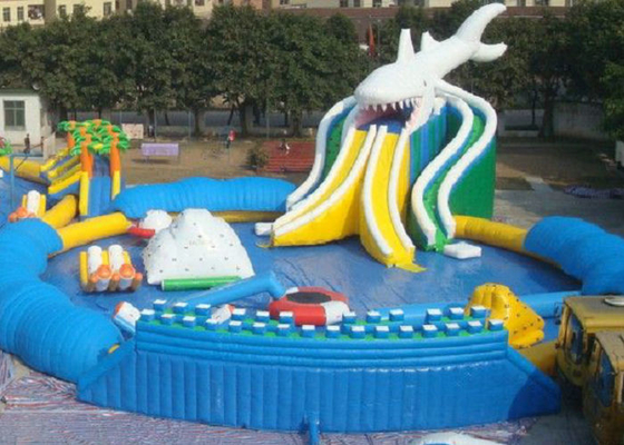 OEM inflável exterior do parque da água do PVC personalizado com corrediça de água da associação