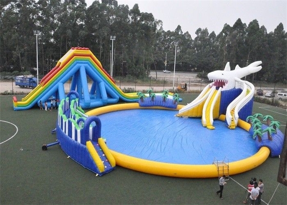 CE inflável da dimensão do parque 25mx25m da água da aparência colorida grande aprovado