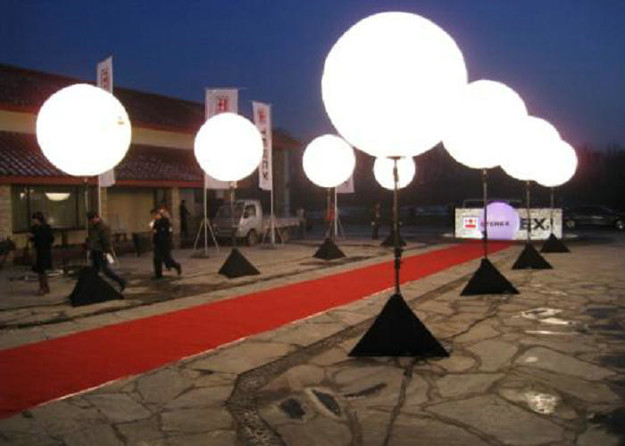 A cor branca ilumina acima balões, diâmetro inflável da decoração 1.5m da iluminação
